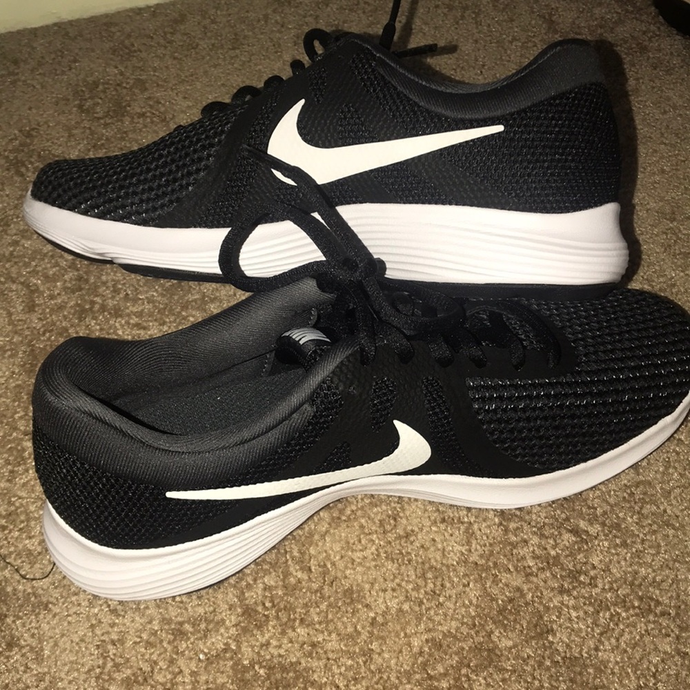 Brand new black nike shoes